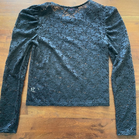 Lace mid length lace top with capped sleeves. Solid Black - Picture 2 of 6